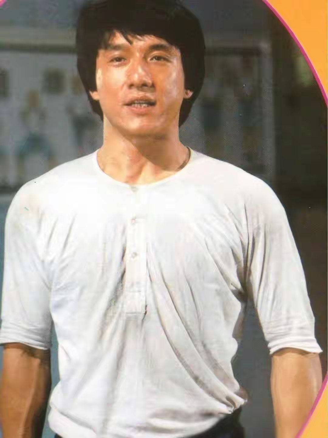 成龙表演武术特技，引领传统运动新潮流