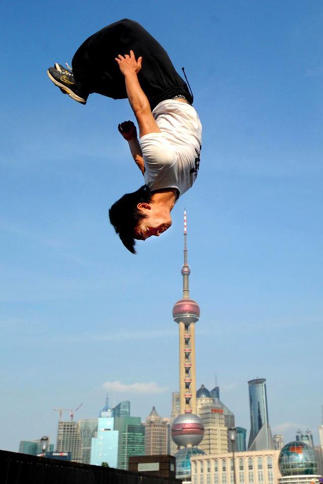 进入极限:运动员挑战自我极限的精彩瞬间 进入极限:运动员挑战自我极限的精彩瞬间