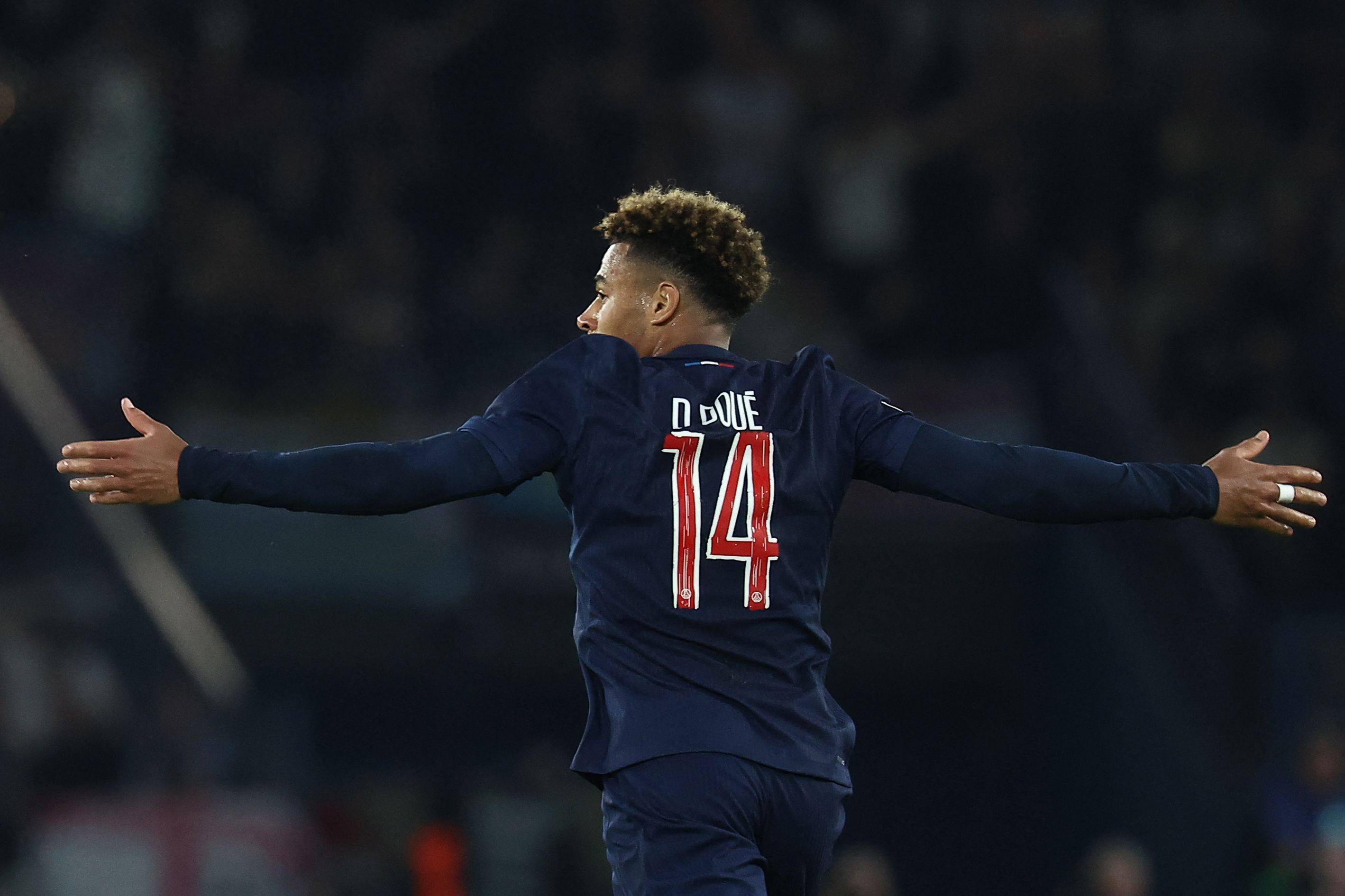 包含德甲狂战,比分4-3,比赛中明星前锋两球,关键数据:角球12个,传球成功率85%的词条 包含德甲狂战,比分4-3,比赛中明星前锋两球,关键数据:角球12个,传球成功率85%的词条