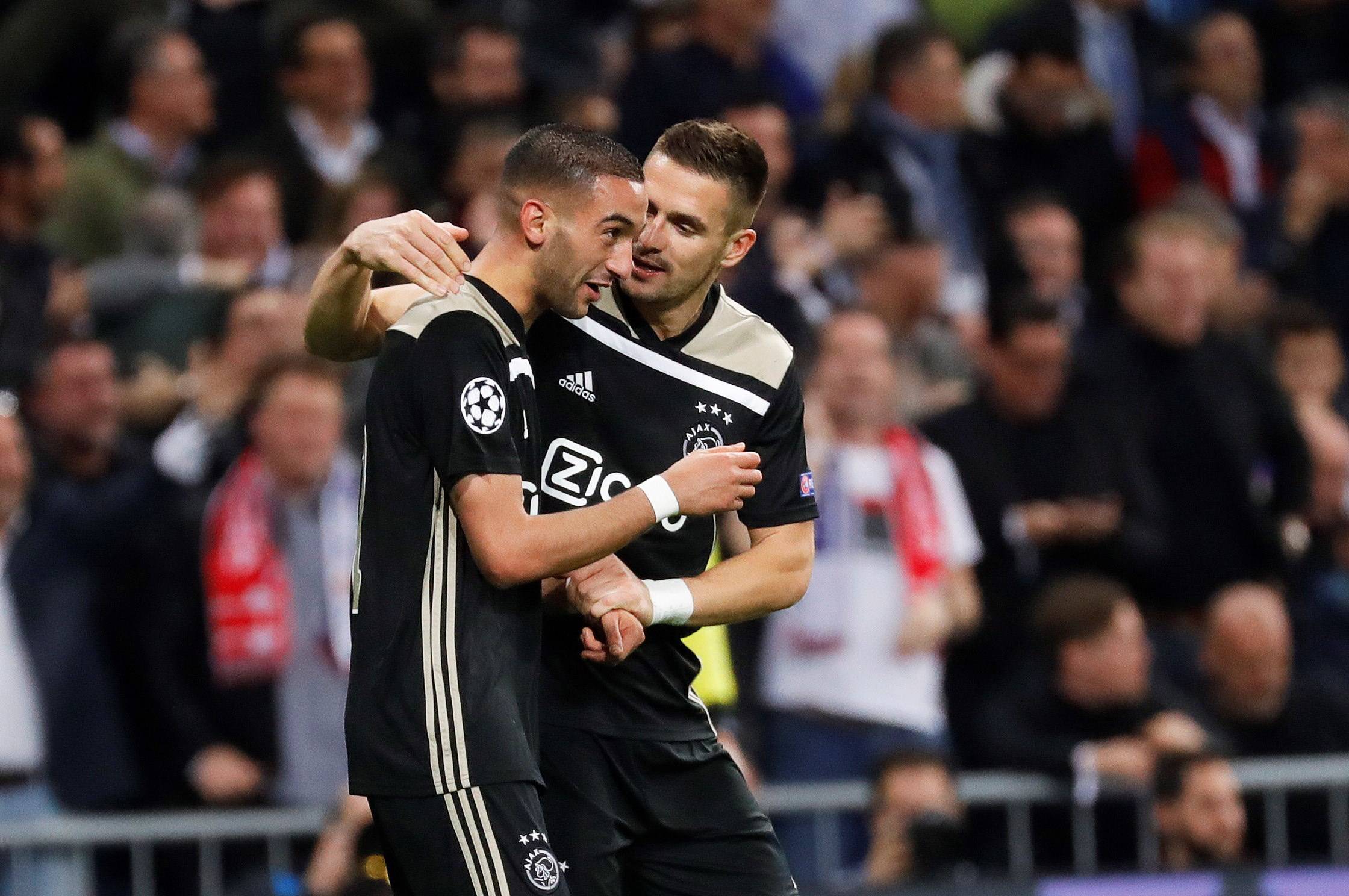 米兰体育官方网站入口-法甲精彩纷呈，比分2-1，比赛中精彩远射，控球时间55%，传球成功率82%的简单介绍