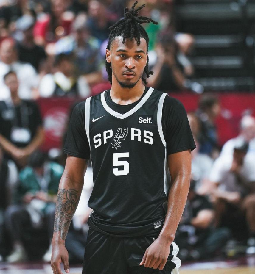 马刺年轻球员崭露头角引期待的简单介绍