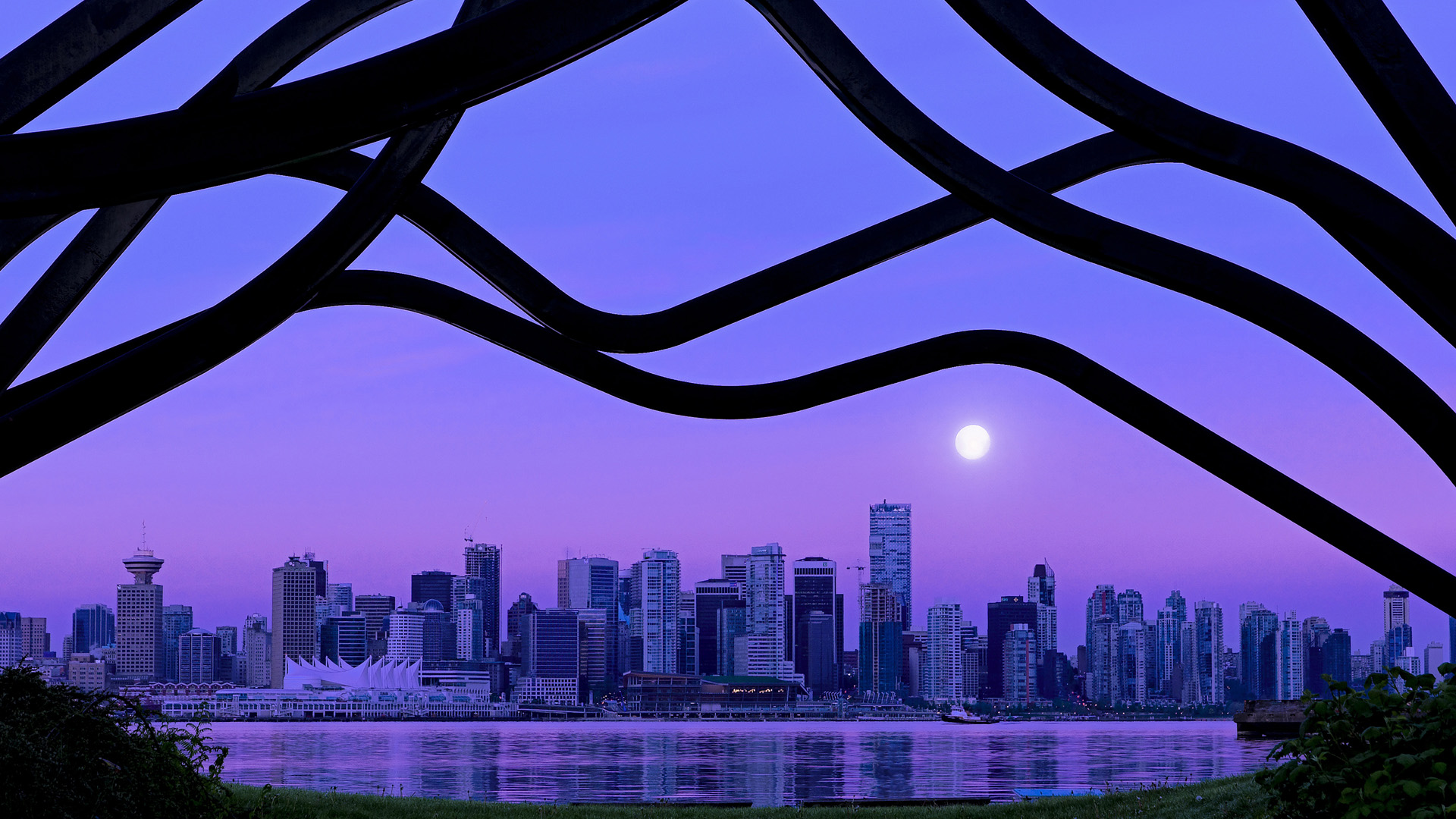 里昂边路推进撕破防线形成空档，里昂队套